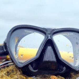 ادوات السباحة